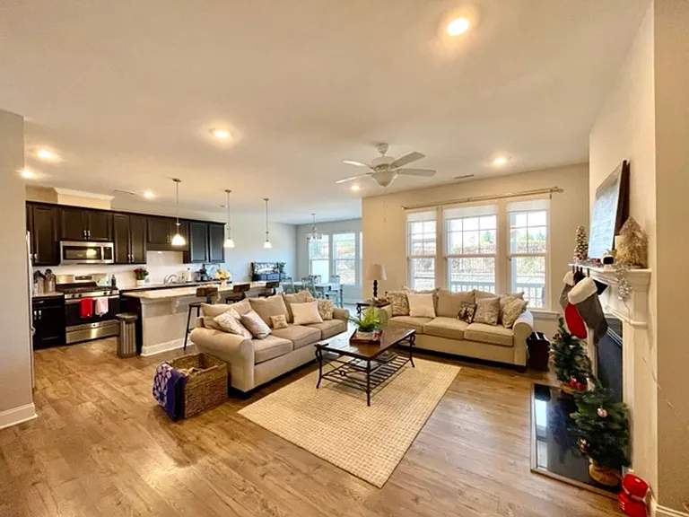 339 Acorn Hollow Pl — Photo 3
