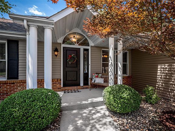 2nd image of 12 Autumn Glen Dr