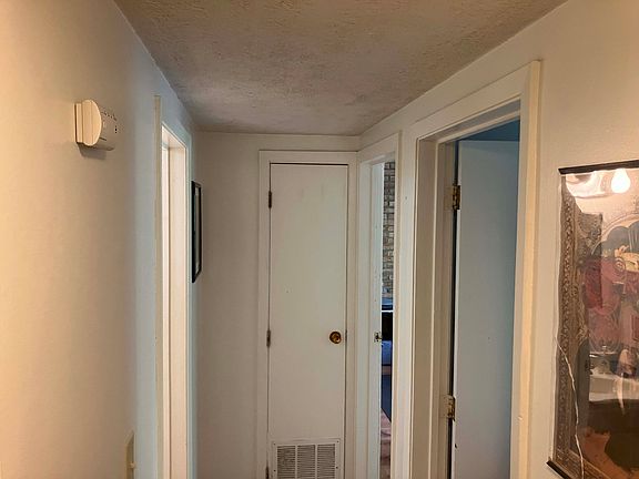 5th image of 804 S Elm St APT 3