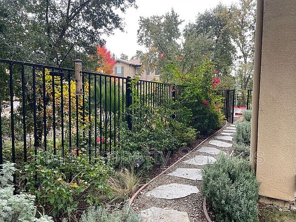 4th image of 2839 Sevilla Ln