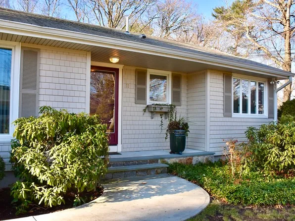 11 Woodlawn Rd, Dartmouth, MA 02747