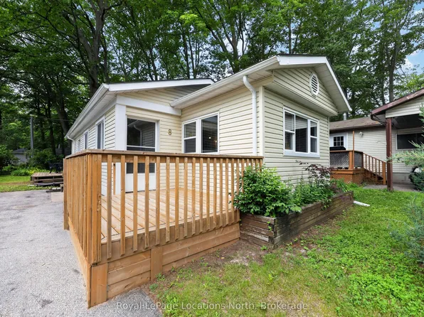 8 Shaw St, Wasaga Beach, ON L9Z 1K3