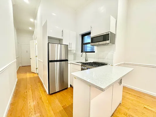 Rented by HOLTON REAL ESTATE INC. | media 15