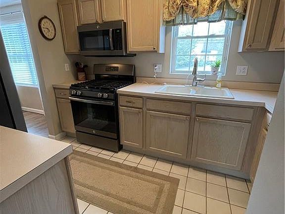 3rd image of 720 Putnam Pike APT 303
