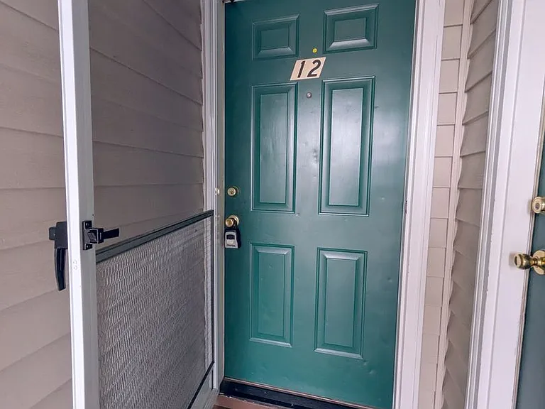 Chelsea Manor Apartments — Photo 8