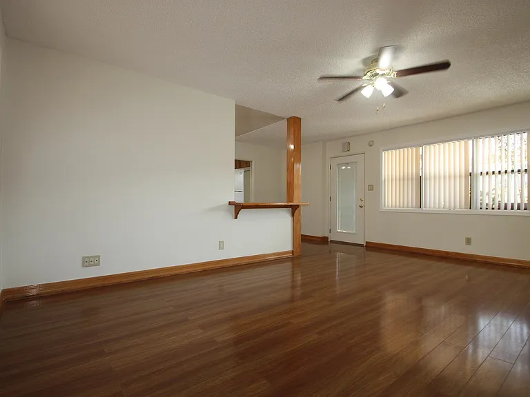 2262 S Carmelina Ave — Photo 10