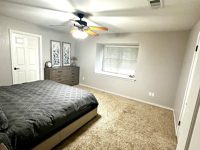 6419 Sleepy Hollow Ave — Photo 6