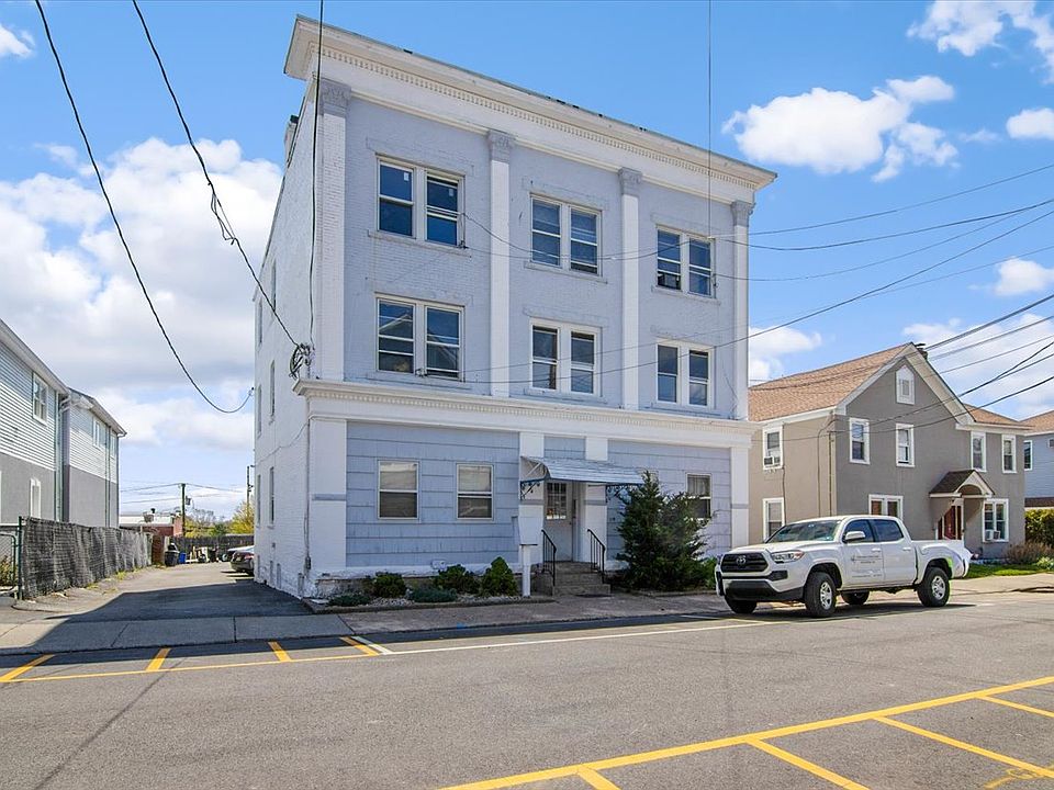 1st image of 117-119 Mechanic St #3