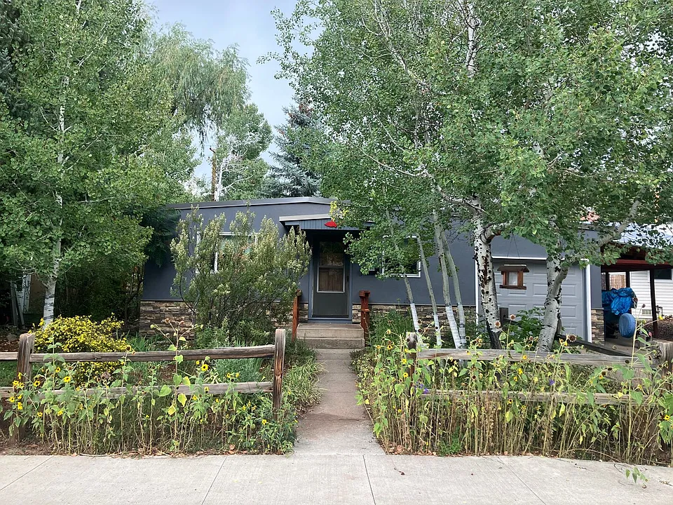 2609 Columbine Dr