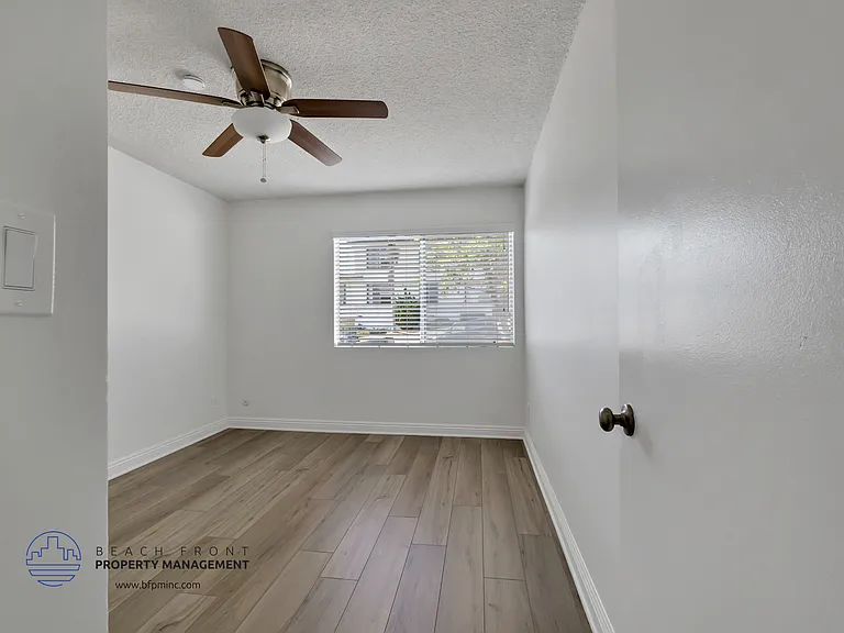 740 W 24th St. — Photo 34