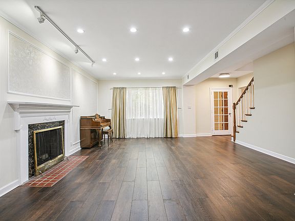 3rd image of 8243 213th St
