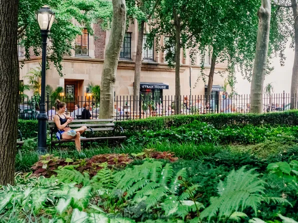 300 E. 39th Street image 40 of 48