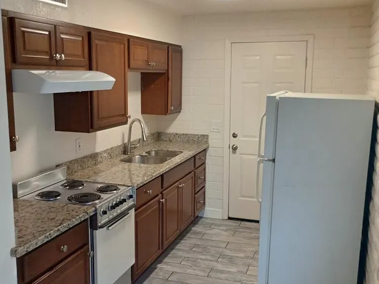 1017 N Main St #9 — Photo 2