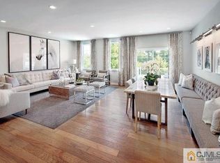 9 Beachwood Dr, Monroe, NJ 08831