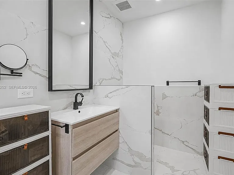 2320 SW 14th St — Photo 29