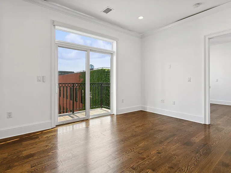231 1st St #4G — Photo 9