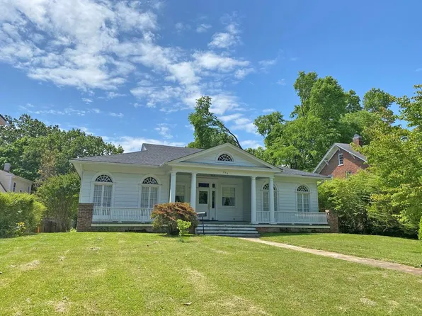 903 High St, Farmville, VA 23901