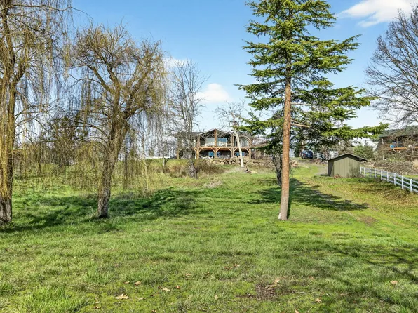 1583 Highway 234, Eagle Pt, OR 97524