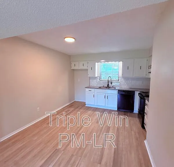 220 Randall Dr — Photo 17