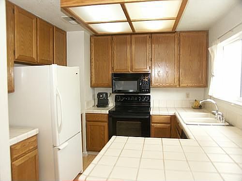 5th image of 927 Fassler Ave