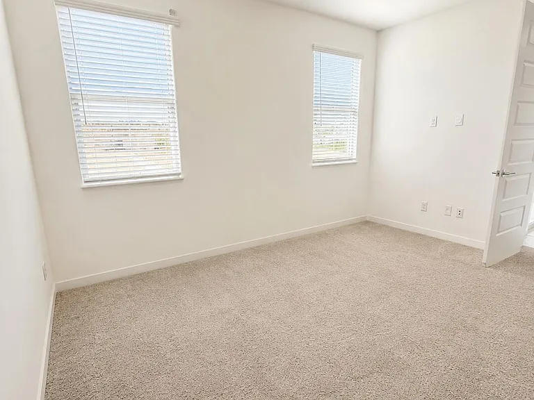3807 S 65th Ave — Photo 9