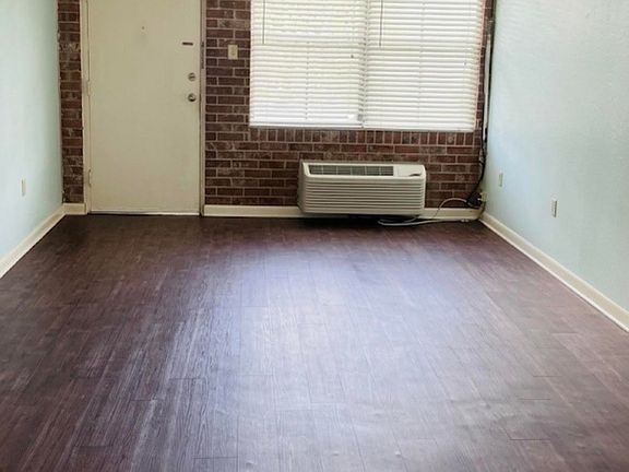 3rd image of 3101 Highland Rd #120