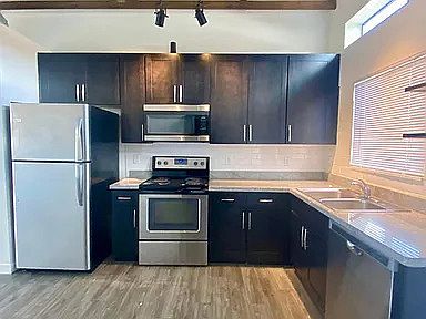 4th image of 1114 E Adams St APT 2