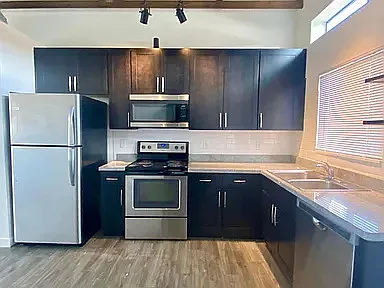 1114 E Adams St #2-4 — Photo 4