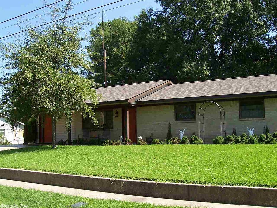 1st image of 712 Dennis St