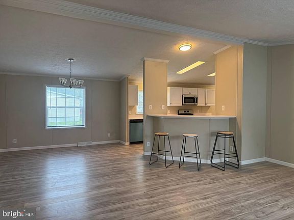 4th image of 235 Poclain Rd