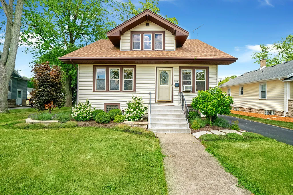 3624 Lake St photo 1