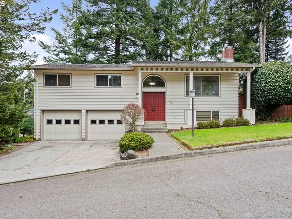 1140 Oakway Dr, Coos Bay, OR 97420
