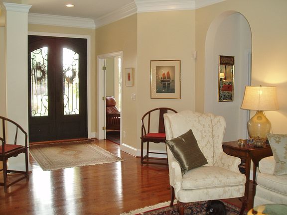 4th image of 224 Knoxview Ln