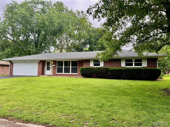 116 Lynnhaven Dr, Belleville, IL 62223