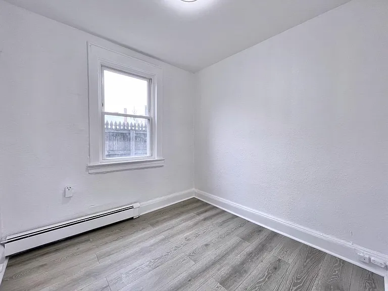 389 Monmouth St #3 — Photo 21