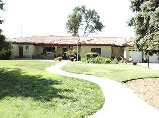 1910 E Crestway Dr, Garden City, KS 67846