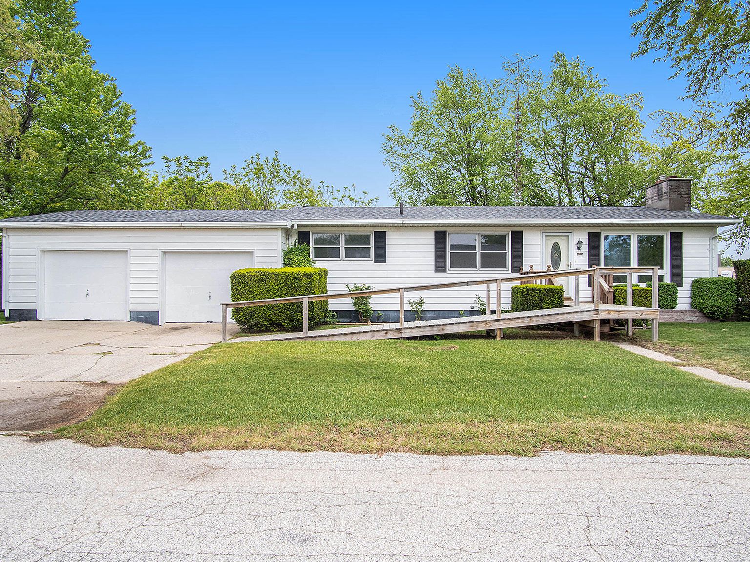 1001 Lawndale St, Ludington, MI 49431 Zillow