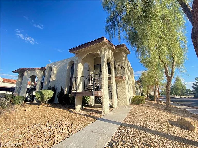 3253 Savalli St #D — Photo 2