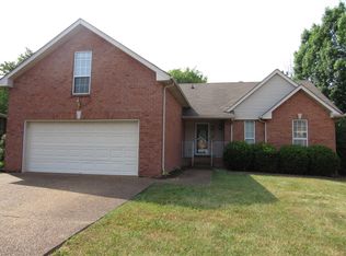 123 Oak Leaf Dr, Hendersonville, TN 37075