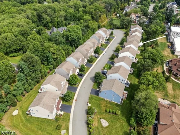 9 Barberry Ct, Hanover Twp., NJ 07981