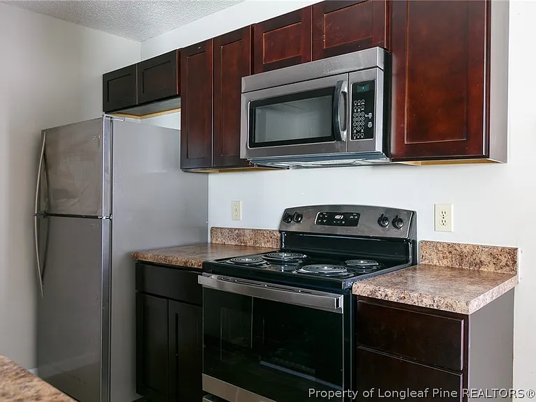 613 Mosswood Ln — Photo 7