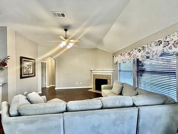 5th image of 3210 Glenwood Dr