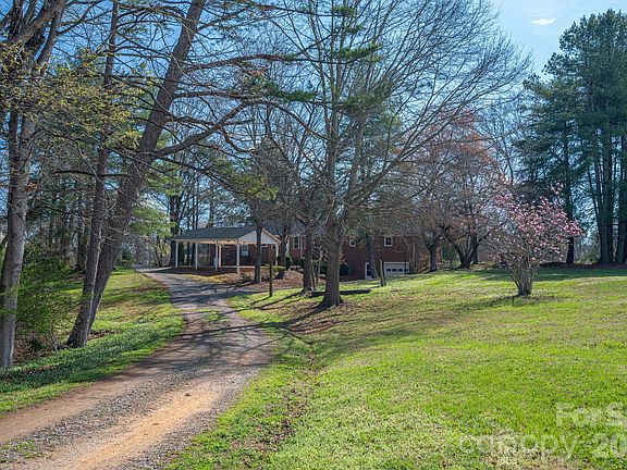 4th image of 221 Lee Black Rd