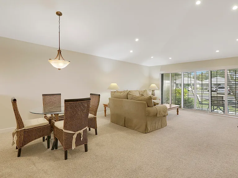 706 Club Dr — Photo 4