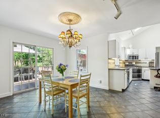 14 Crossbrook Rd, Livingston, NJ 07039