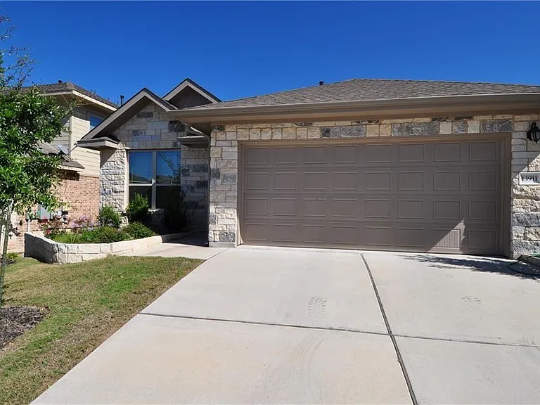 13911 Madrigal Ln — Photo 2