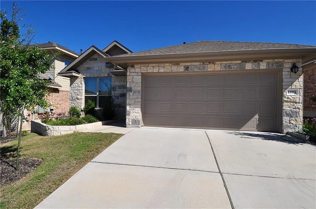 Building Photo - 13911 Madrigal Ln