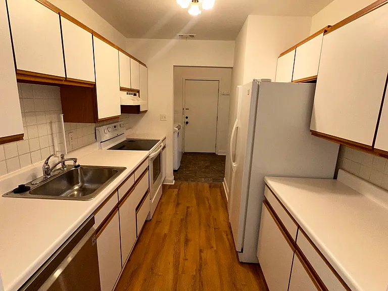 677 Skynob Dr — Photo 2