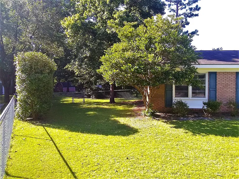 7501 Martha Ct — Photo 6