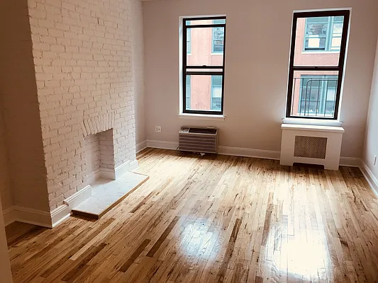 Rented by Metropolis Real Estate of Manhattan | media 22